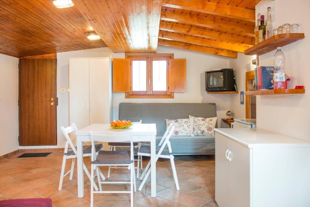 Como Lakeside Cottage - Lakefront Private Garden With Private Access To The Lake Onno Extérieur photo